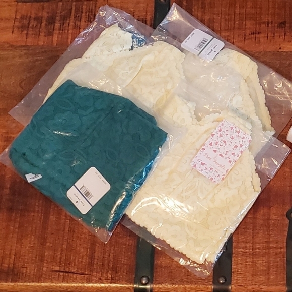 💚 Free People Galloon Lace Racerback Bralette 💚 - Picture 10 of 10